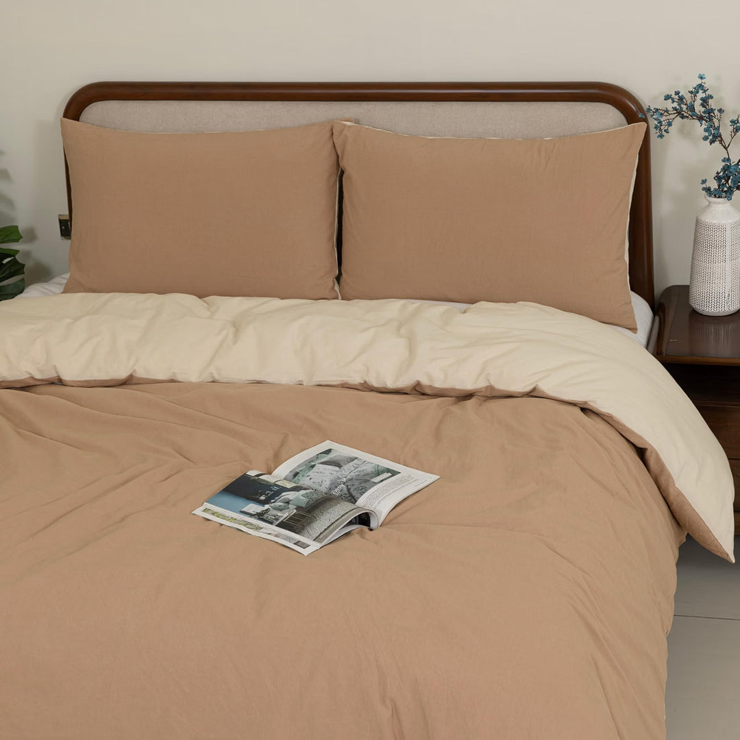 Brown reversible duvet cover set with pillow shams